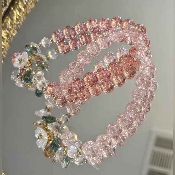 Glass Beaded Flower Bracelet - Picture 7 of 12